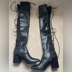 Elevate Your Style with Women’s Tru Comfort Foam Chunky Heel Boots Size 9